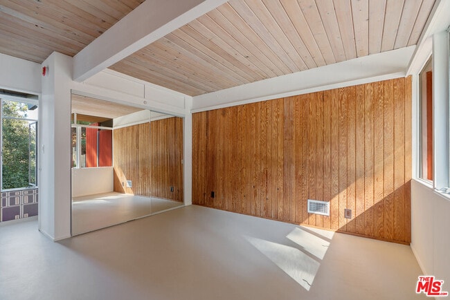 Building Photo - 1404 Oak Grove Dr