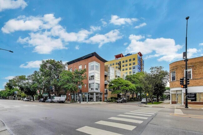 Building Photo - 1122 W Catalpa Ave