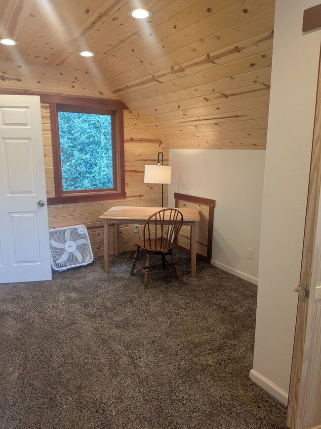 Building Photo - 1030 Fairmount Rd