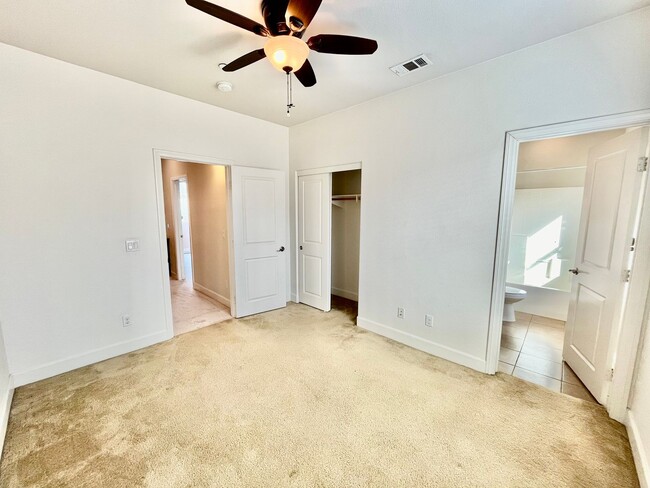 Building Photo - Perfect 3B/3BA, 3 Story Home in Chula Vista!