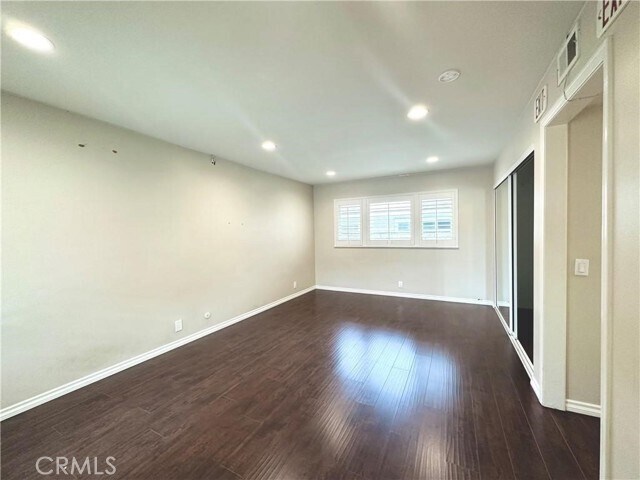 Building Photo - 54 Gillman St
