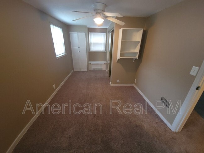 Building Photo - 613 NE 45th St