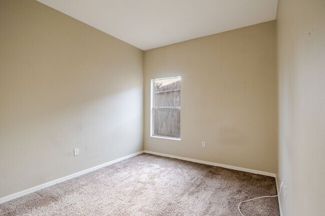 Building Photo - Highly Desirable Land O’ Lakes Rental With Easy Tampa Access