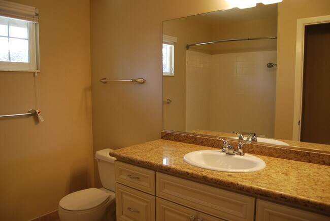 Building Photo - 4 Bedroom Home in Southwest Reno!