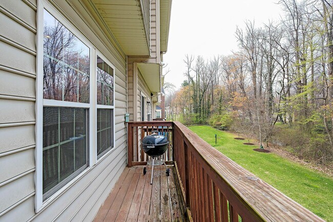 Building Photo - Pet-Friendly Townhome Convenient to UVA & Downtown