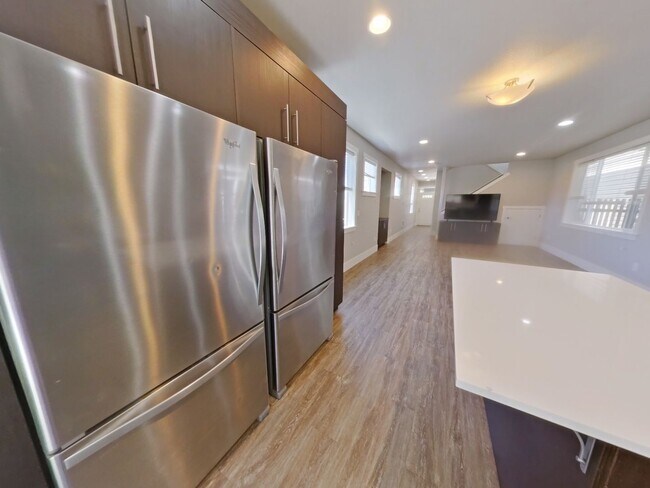 Building Photo - 335-337 NW 18th St.