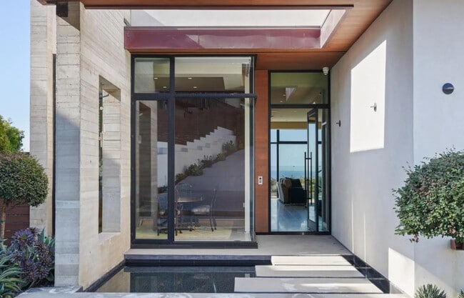 Building Photo - Luxury Coastal Escape w/ Resort-Style Amen...