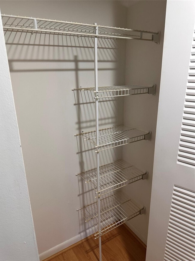 Building Photo - 7281 Amberly Ln