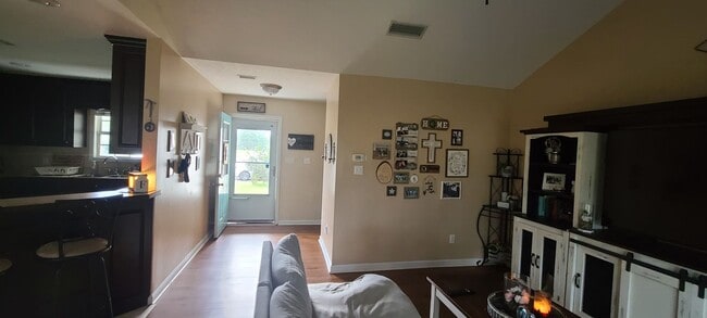Building Photo - Three bedroom home in the city of Lakeland, GA