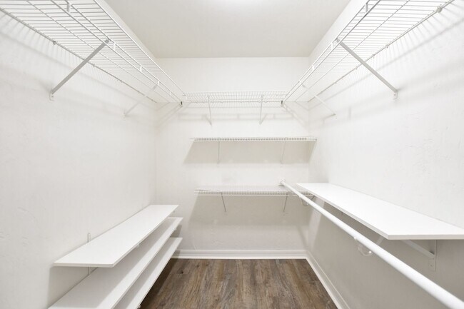 Building Photo - 436 NW 50th Blvd. (Monticello at Millpond)