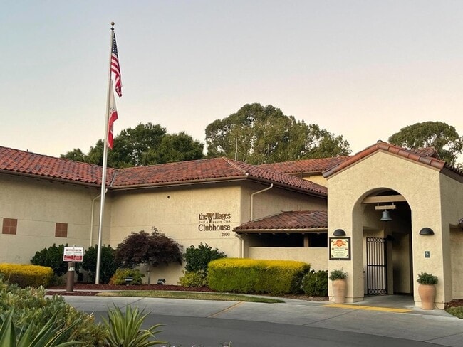 Building Photo - 5302 Cribari Heights