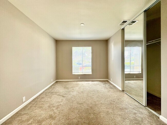 Building Photo - Beautiful 4Bd/2Ba located in Mira Mesa!