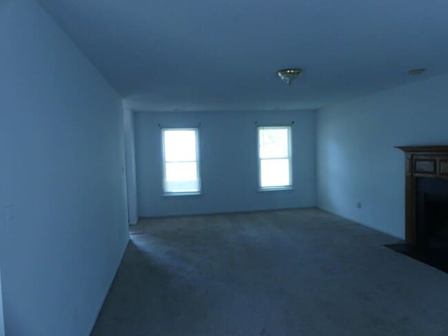 Building Photo - 2 Woodman Dr. Hampton