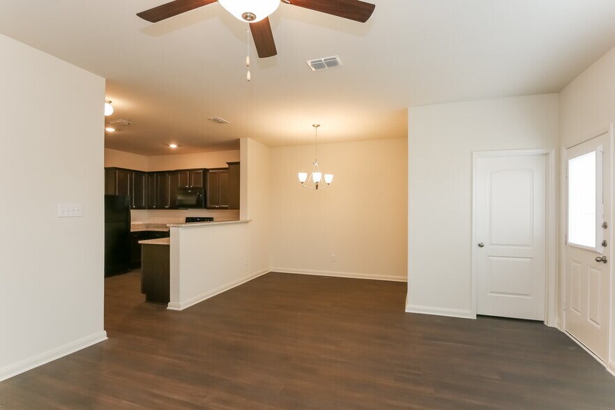 Building Photo - 14343 Shady Br Trl