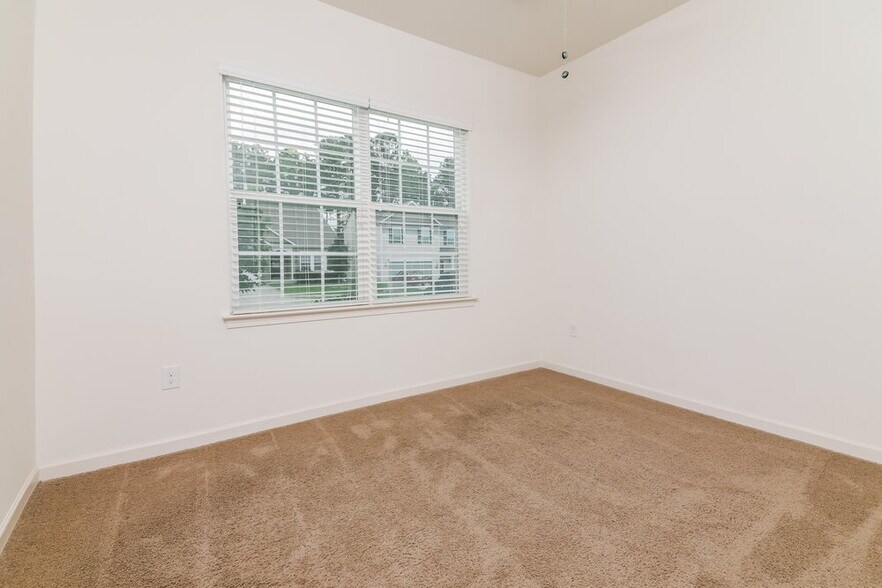 Building Photo - 78 N Great White Way