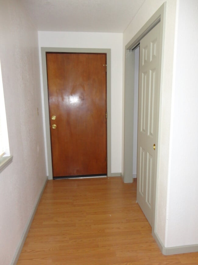 Building Photo - 228 NE Ward Ave