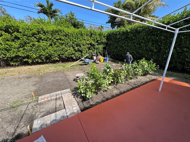 Building Photo - 51 Montilla Ave