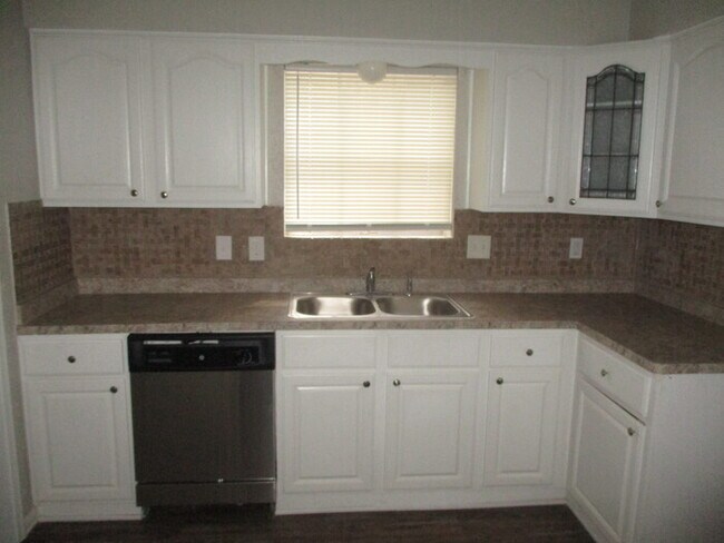 Building Photo - Call 832-538-3442 To Schedule Your Showing...