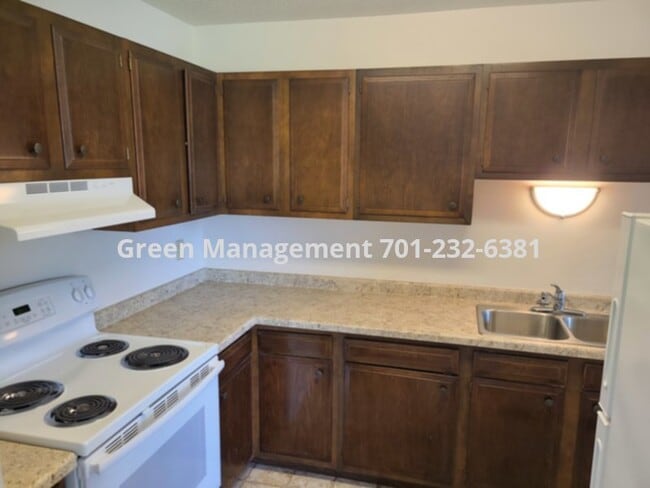 Building Photo - 2 Bedroom in 4 Plex