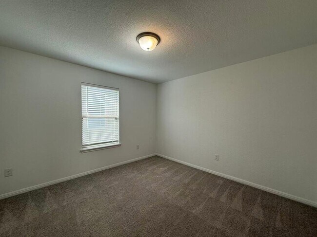 Building Photo - 157 Munk Ln
