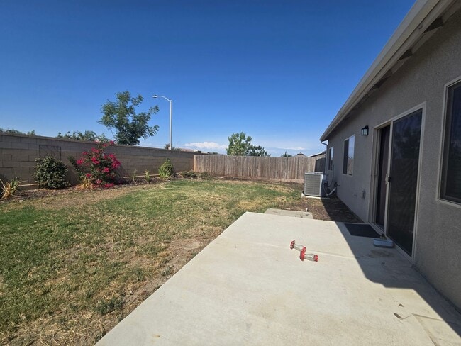Building Photo - Beautiful home ready for your family available June!