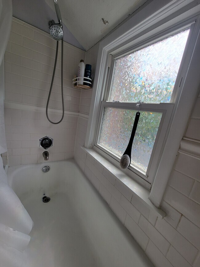 Building Photo - 450 Linden Ave