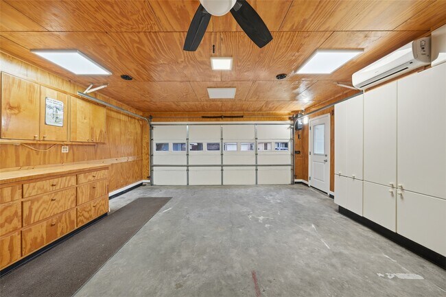 Building Photo - 18602 Lippizaner Dr