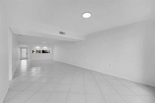 Building Photo - 1703 Whitehall Dr
