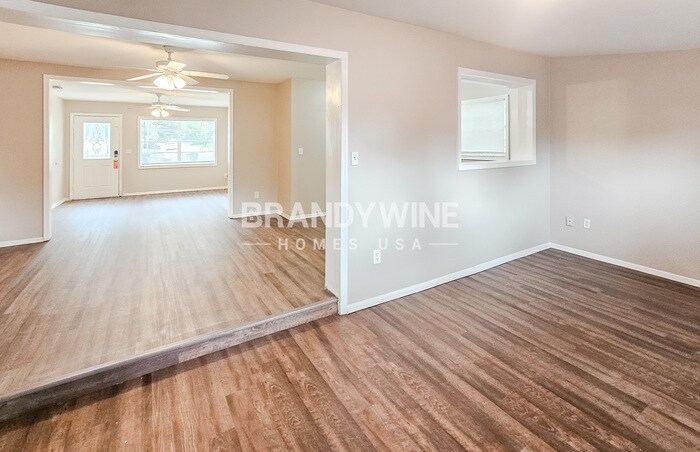 Building Photo - 2402 E Bougainvillea Ave