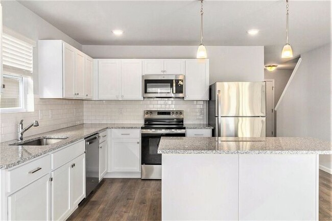 Building Photo - 109 Iris Ct