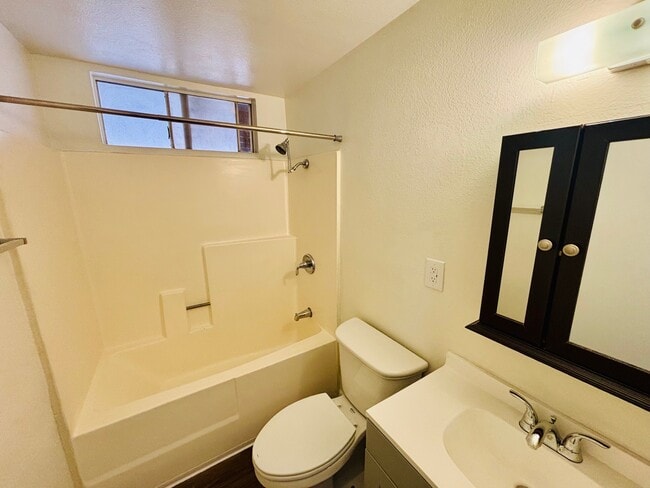 Building Photo - 43214 Archwood Way