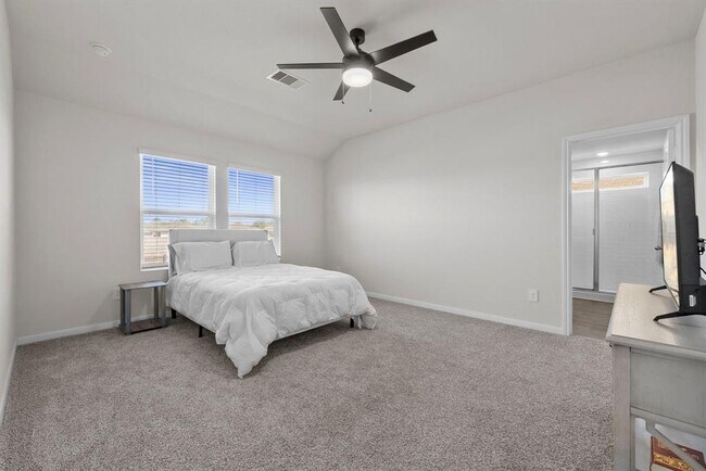 Building Photo - 320 Darwin Pl