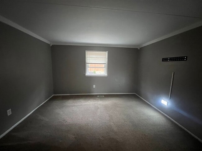 Building Photo - Beautiful 3 Bedroom House