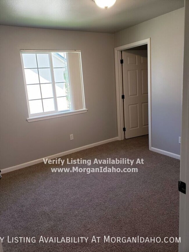 Building Photo - 10096 W Garverdale Ln