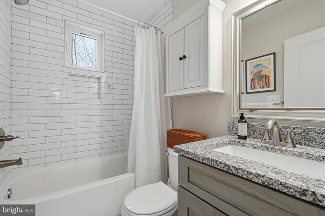 Building Photo - 19 Clifford Ave