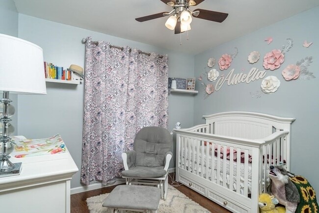 Building Photo - Spacious Luxury Townhome! Outstanding Location!