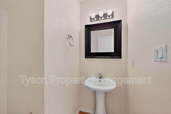 Building Photo - 10027 Silverton Dr NW