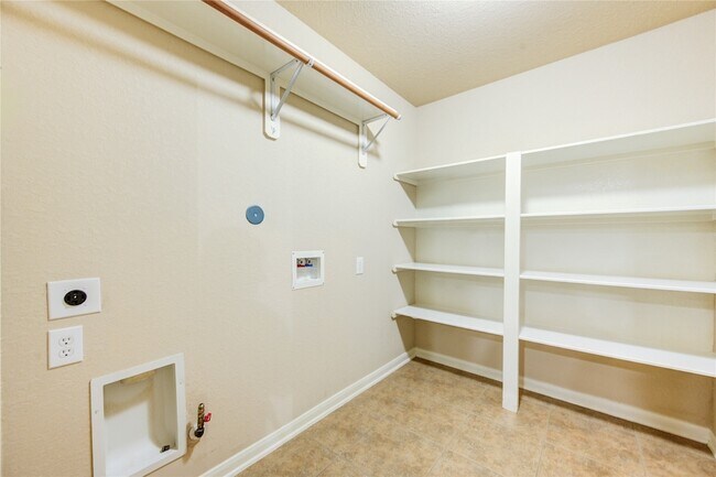 Building Photo - 16702 Grove Trail Ln