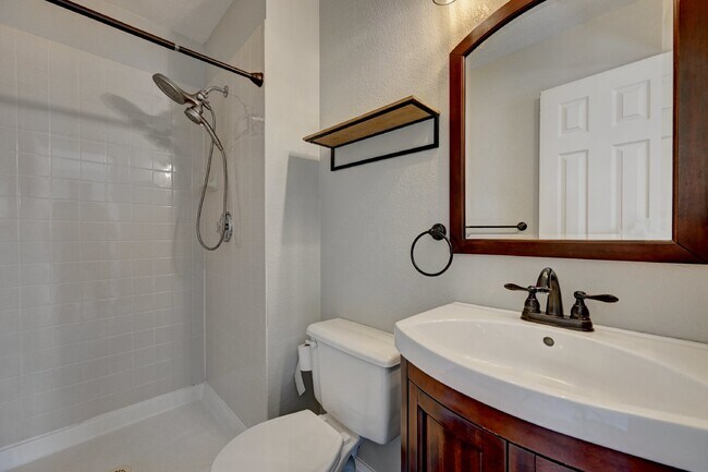 Building Photo - $2,225- 3bed/2bath Home in Fountain with B...