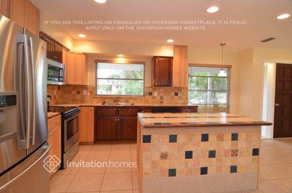 Building Photo - 138 SW 48th Terrace