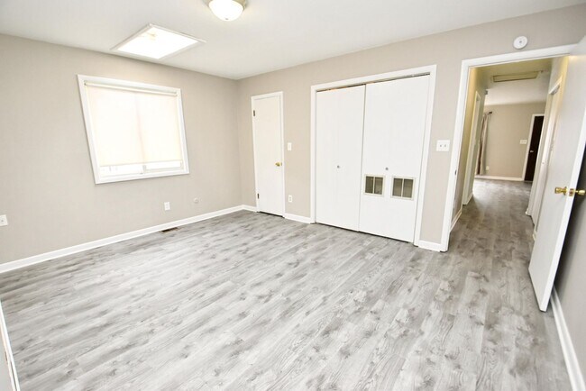 Building Photo - Updated 3 bedroom 1.5 bath home in South Bend IN