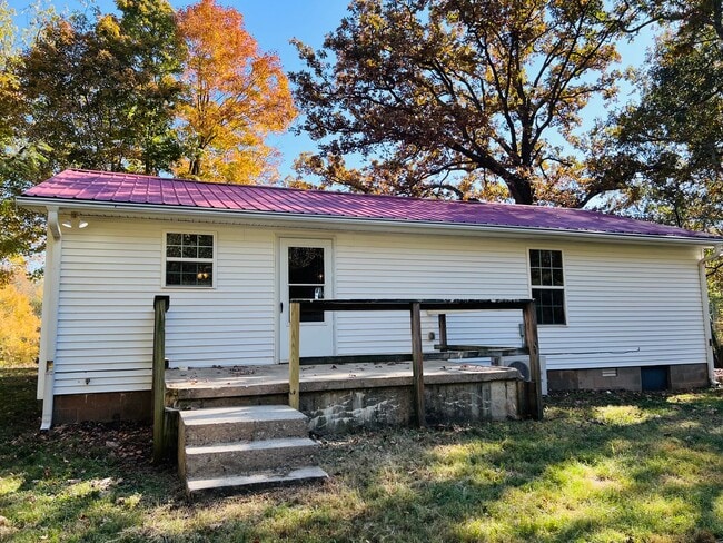 Building Photo - 2 bed 1.5 Bath Single Family Home