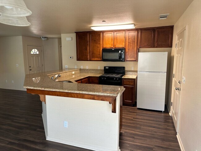 Building Photo - 2011 Bella Oaks Dr