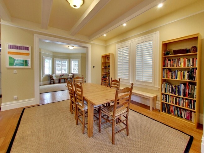 Building Photo - Luxury 5 Bed, 3.5 Bath Home in the Mission! Check out Virtual Tour!