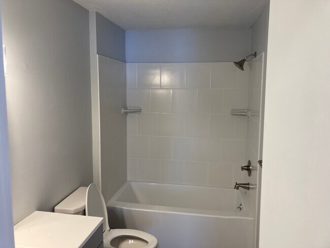 Building Photo - 55 Empire St