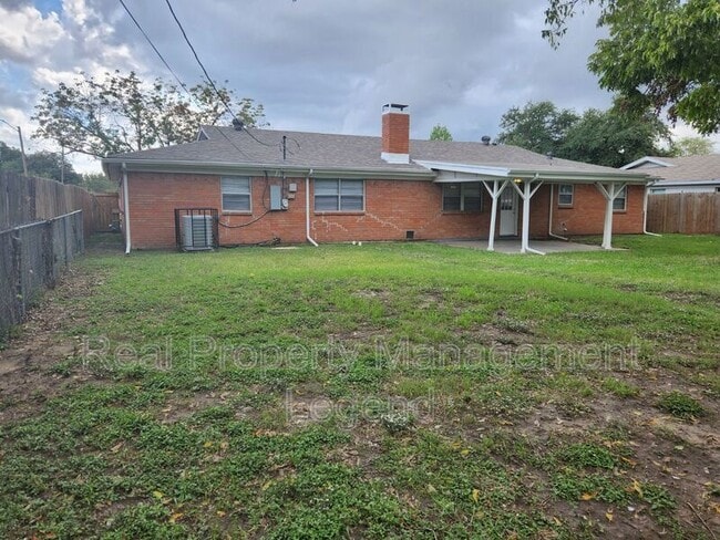 Building Photo - 7009 Corona Dr