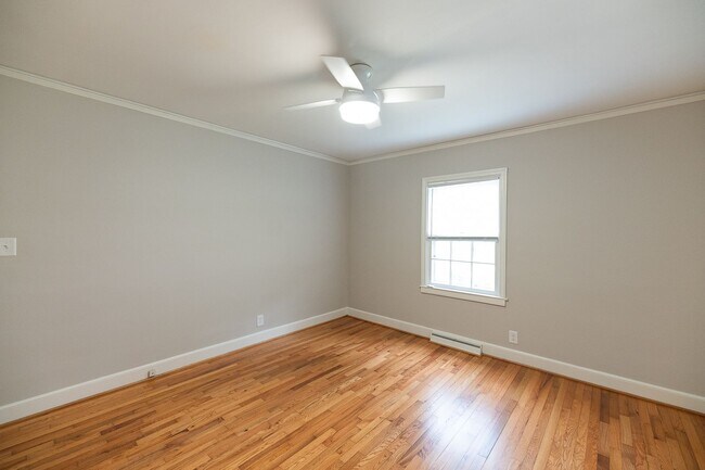 Building Photo - Lovely, Updated 3-Bedroom, 1-Bath Home in Greensboro w/ Fenced Yard