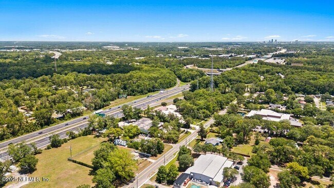 Building Photo - 4504 Lincrest Dr S