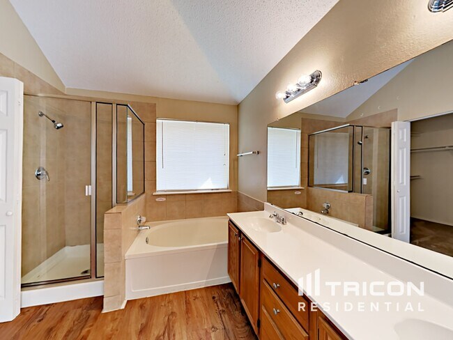 Building Photo - 2545 Clovermeadow Dr