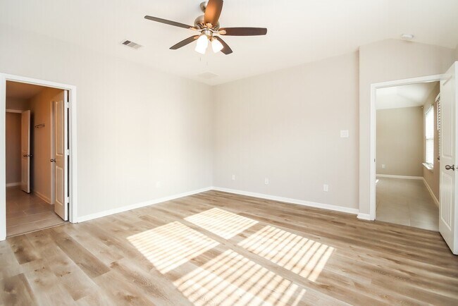 Building Photo - 8419 Ideal Dr
